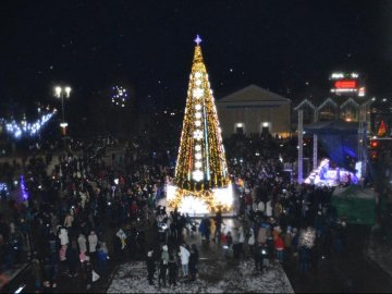 У Ковелі засяяла головна ялинка громади