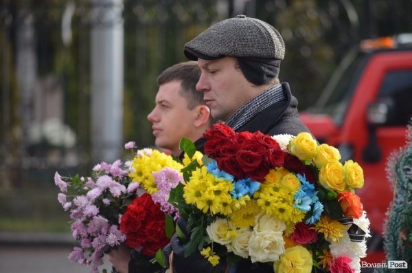 Луцьк попрощався з героєм АТО Віктором Мельничуком. ФОТО 