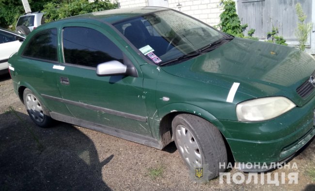 На Волині у чернівчанина вилучили автомобіль із сумнівними документами. ФОТО