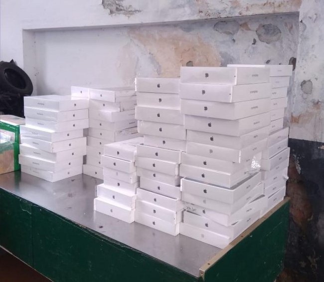 На кордоні з Польщею виявили партію ґаджетів Apple майже на 18 мільйонів. ФОТО