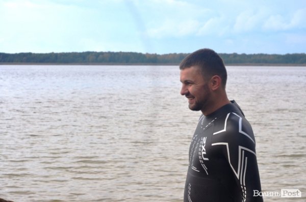 Заплив Гузя та Палиці через Згоранське озеро: як це було. ФОТОРЕПОРТАЖ