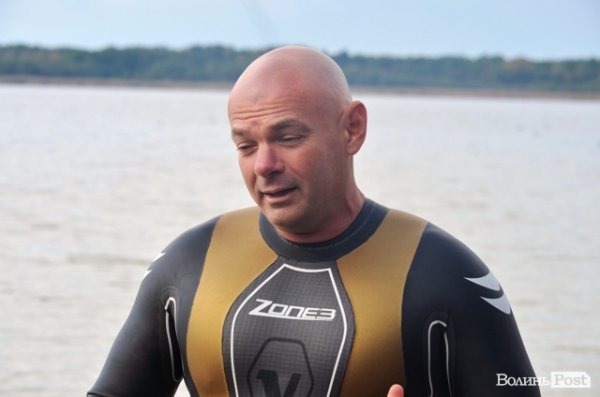 Заплив Гузя та Палиці через Згоранське озеро: як це було. ФОТОРЕПОРТАЖ