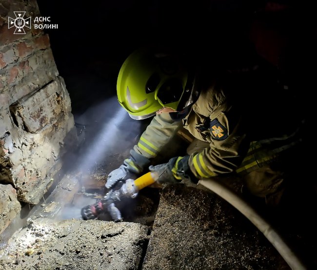 На Волині горіли три житлові будинки, дві господарські споруди та садовий дім