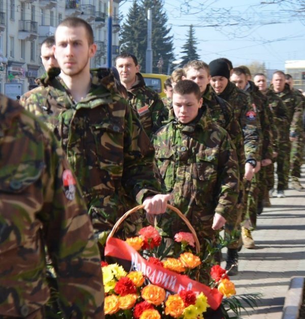 У Луцьку «Правий сектор» вшанував Шевченка ходою. ФОТО