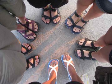 Чому вам варто взяти сандалі в літню подорож?*