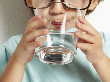 Воду для дітей в навчальних закладах Луцька мають намір очищувати та збагачувати кальцієм