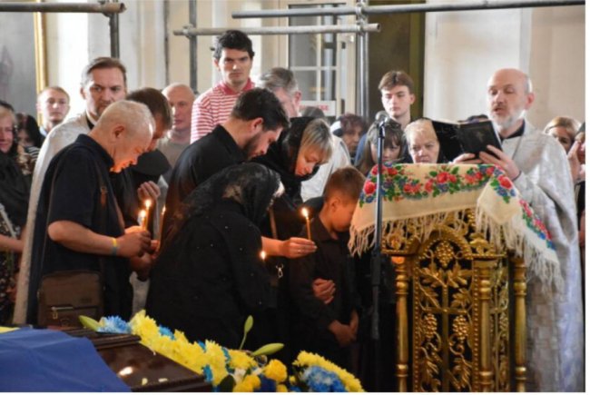 Лучани провели в останню дорогу Героя Олександра Ульяницького, який загинув 7 місяців тому