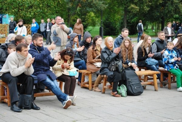 Як у Луцьку під авторські пісні їли кашу. ФОТО