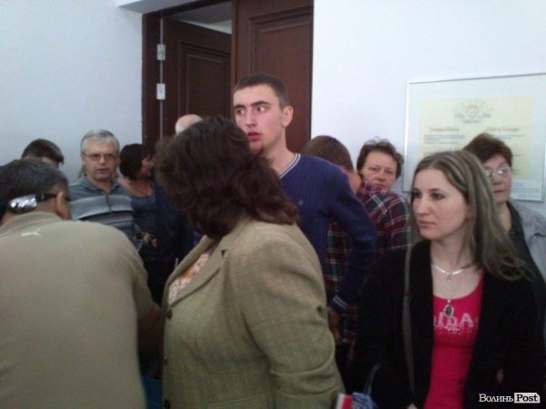 Підприємці з ринків «взяли штурмом» Луцьку міськраду. ФОТО. ВІДЕО