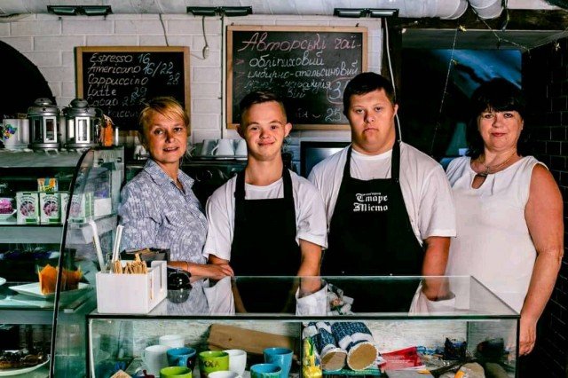 «Сам Всесвіт хоче, аби Україна перемогла». Історія волонтерства співзасновниці унікального луцького кафе