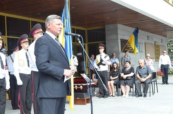 У Луцьку ховали загиблого в АТО. ФОТО