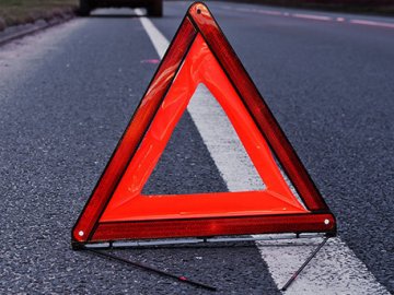 На Волині позашляховик в'їхав у припаркований бус