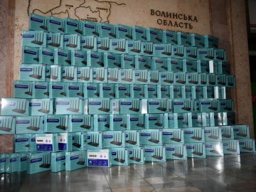 Волинським школам передали роутери для інтернету в укриттях