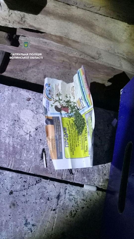 У Ковелі біля закинутої будівлі виявили чоловіків із наркотиками. ФОТО