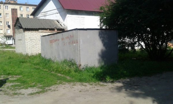 Луцькі муніципали демонтували чотири гаражі. ФОТО