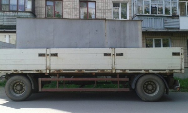 Луцькі муніципали демонтували чотири гаражі. ФОТО