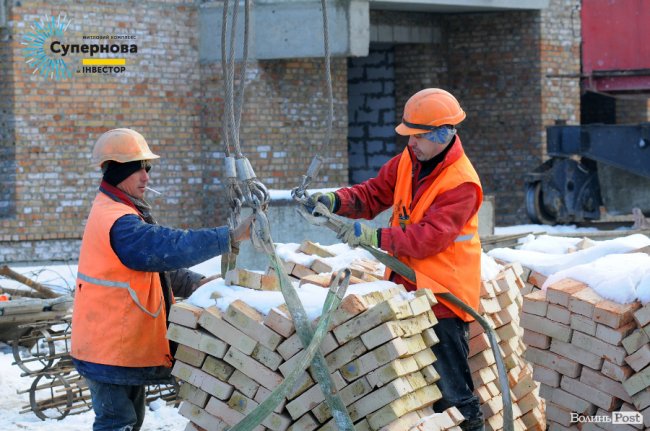 На луцькому ЖК «Супернова» зводять одночасно 5 будинків. ФОТО