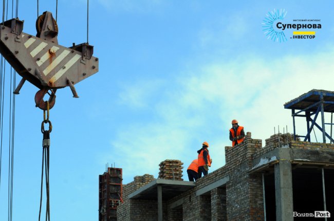 На луцькому ЖК «Супернова» зводять одночасно 5 будинків. ФОТО