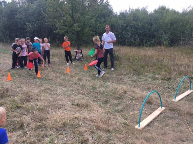 Волинські школярі влаштували спортивні змагання на природі. ФОТО