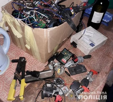  Викрили банду, яка продавала на Волині крадені в Європі елітні авто