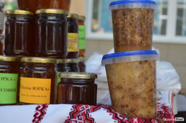 Від і до: що та за скільки продають народні умільці у центрі Луцька. ФОТО