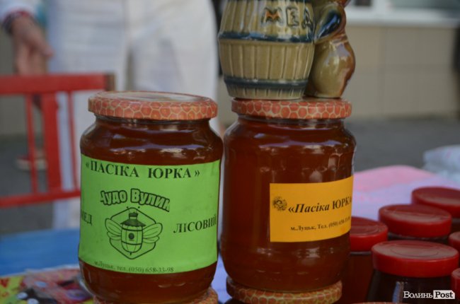 Від і до: що та за скільки продають народні умільці у центрі Луцька. ФОТО