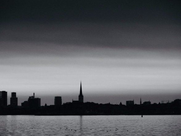 В Естонії пішов чорний дощ