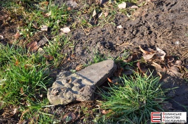 «Таємничі» роботи біля Свято-Троїцького собору в Луцьку. ФОТО