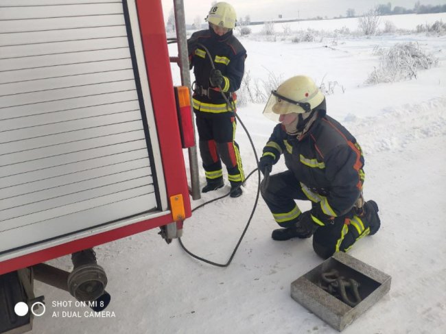 На Волині рятувальники відбуксирували автомобіль, який з'їхав з дороги