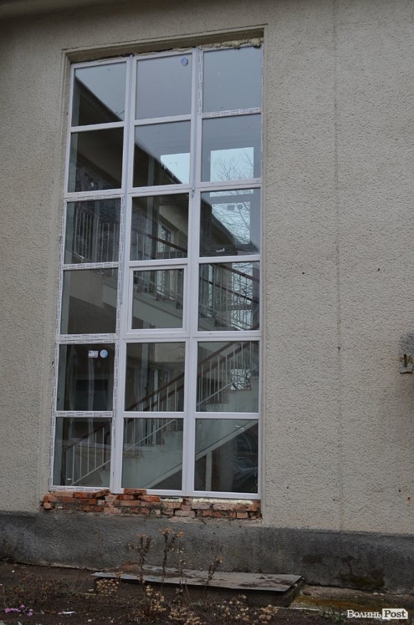 У Луцьку на місці пенсійного фонду відновлюють дитсадок. ФОТО