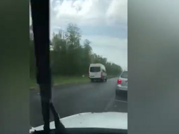 На Волині водій маршрутки з пасажирами їхав «зустрічкою». ВІДЕО