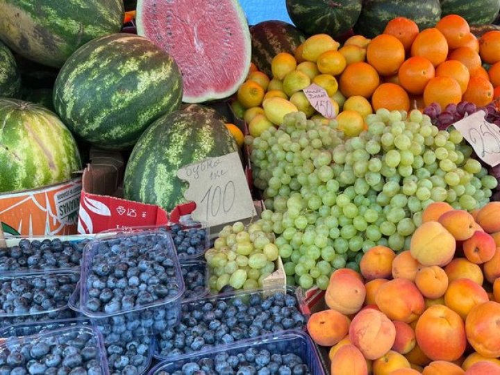 У Луцьку подорожчали фрукти: що кажуть продавці і покупці 