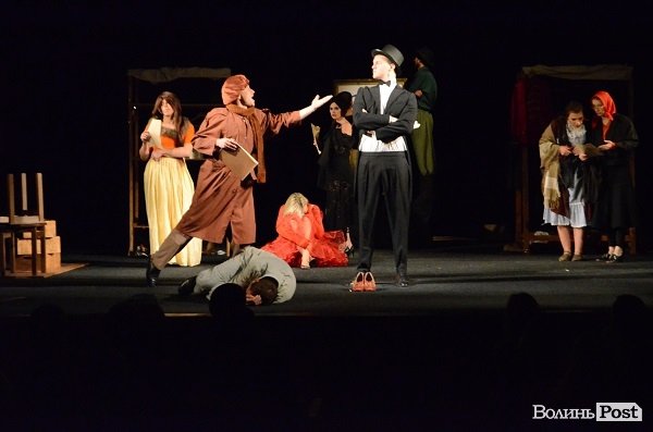 Відкриваючи сезон, «Гармидер» підняв келихи «за абсолютність руху». ФОТО