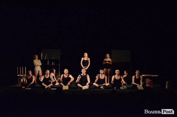 Відкриваючи сезон, «Гармидер» підняв келихи «за абсолютність руху». ФОТО