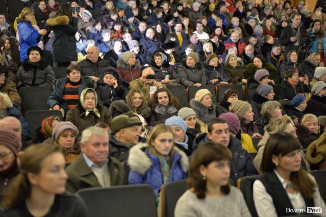 Томос, селфі та колядки: Петро Порошенко на Волині. ФОТОРЕПОРТАЖ