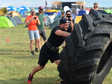 Як у Луцьку на «Бандерштаті» змагалися силачі. ФОТО  