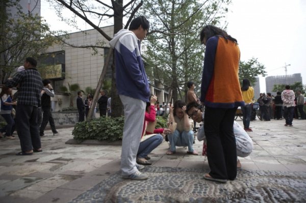 Землетрус в Китаї: загинуло 37 осіб, сотні травмовано. ФОТО. ВІДЕО