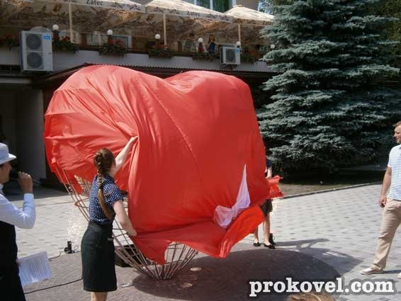 На Волині встановили символічний знак «Серце миру». ФОТО