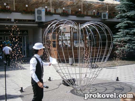 На Волині встановили символічний знак «Серце миру». ФОТО