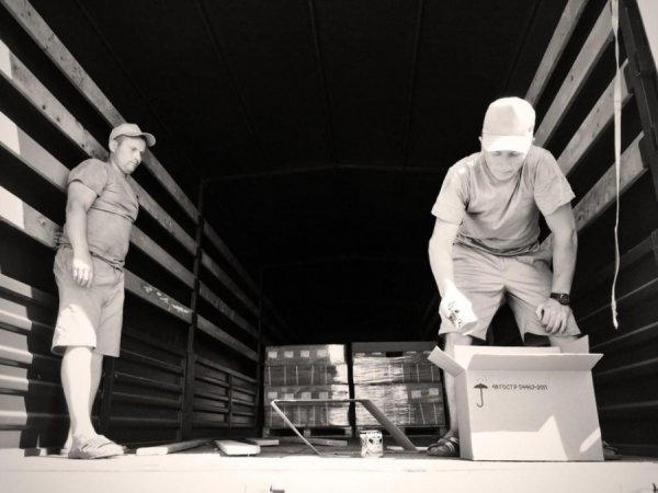 Фури з «гуманітаркою» Путіна − напівпорожні. ФОТО