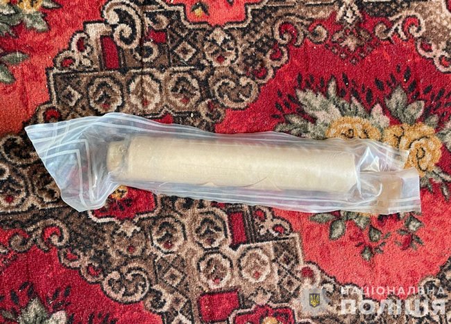 На Волині вдома у 43-річного чоловіка знайшли боєприпаси та холодну зброю