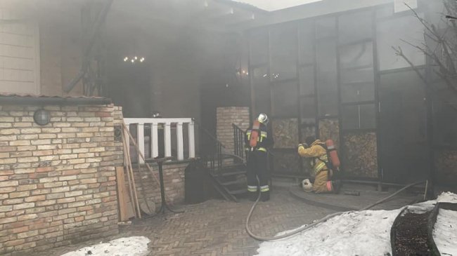 У центрі Рівного горів гриль-бар. ФОТО. ВІДЕО