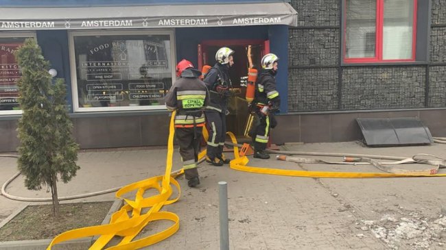 У центрі Рівного горів гриль-бар. ФОТО. ВІДЕО