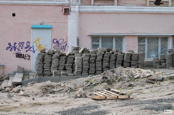 Порожню ділянку в центрі Луцька забудують. ФОТО
