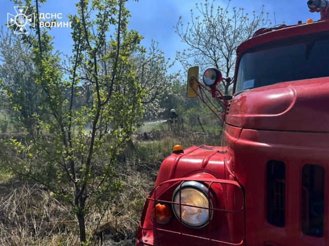На Волині посеред дороги загорівся бензовоз. ФОТО