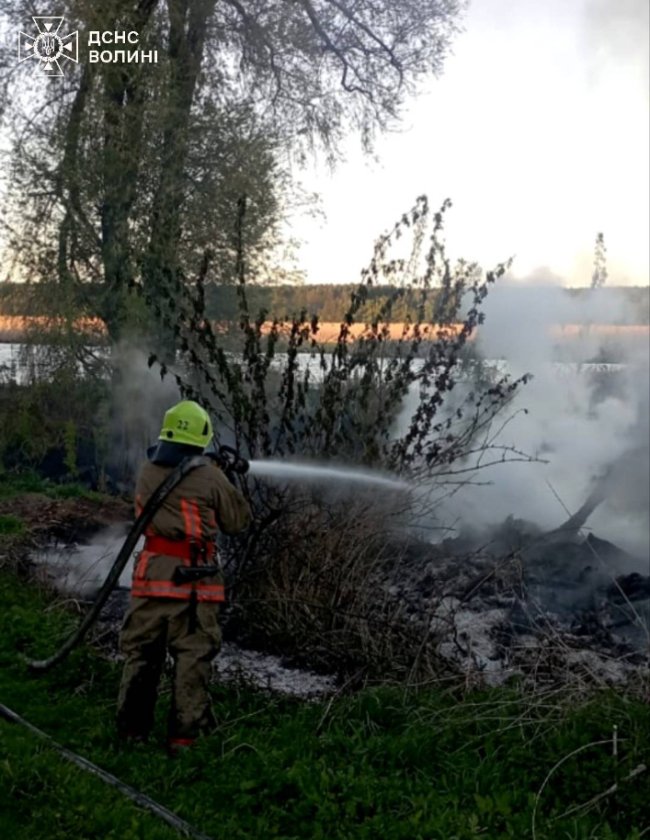 На Волині посеред дороги загорівся бензовоз. ФОТО