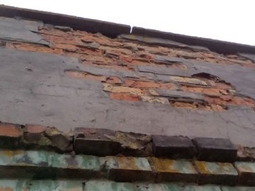 Небезпечна бібліотека: цегла ледь не падає людям на голову