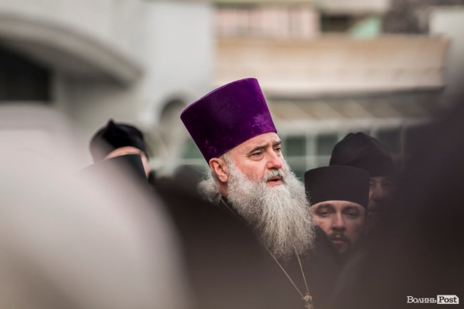 «Силою нашу церкву ніхто не забере»: як у Луцьку прихильники УПЦ (МП) на майдан вийшли. ФОТОРЕПОРТАЖ