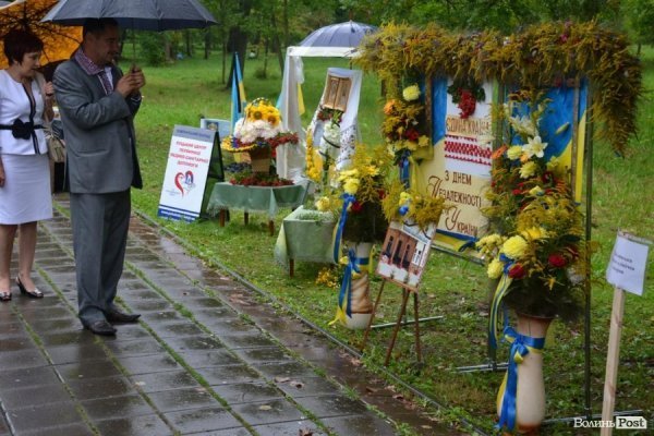 У Луцьку  - квіткова виставка до Дня Незалежності. ФОТО