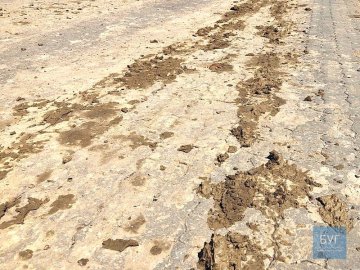 Водій КамАЗа, який забруднив дорогу на Волині, заплатить штраф